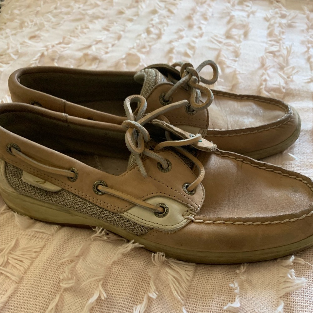 Women’s sperry shoes